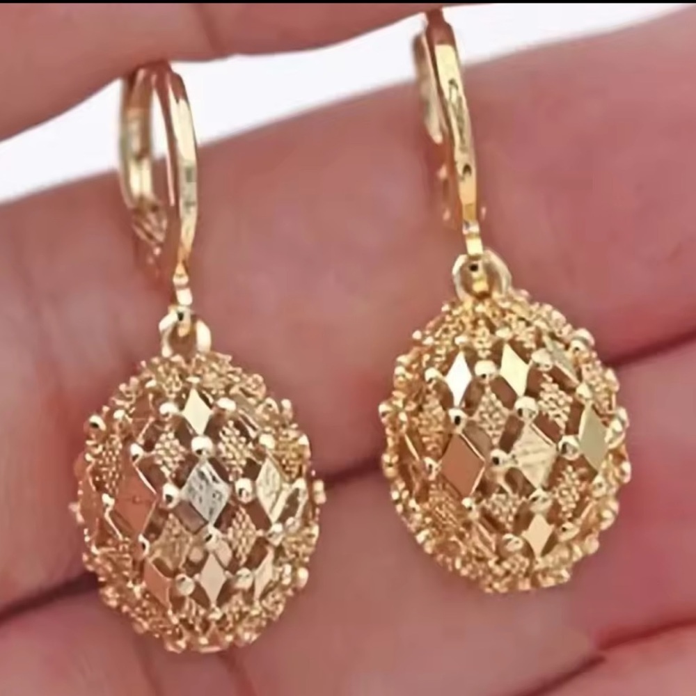 Vintage Gold Filigree Earrings – Timeless Elegant Statement
